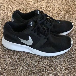 Women’s Nike sneakers